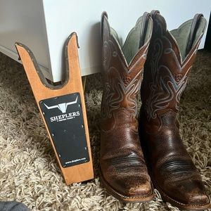 Ariat western boots size 8